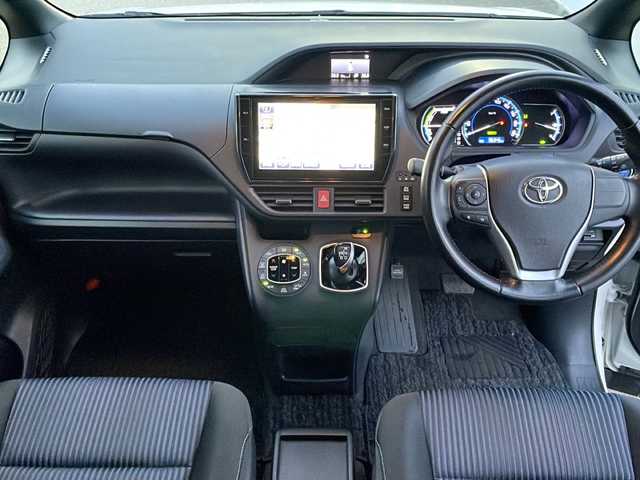 トヨタ ノア ハイブリッド Si 岩手県 2016(平28)年 9.7万km ホワイトパールクリスタルシャイン フリップダウンモニター　純正１０型ナビ　両側パワスラ　バックＣ　Ｂｌｕｅｔｏｏｔｈ　ＤＶＤ再生　フルセグ　ビルトインＥＴＣ　純正１６インチＡＷ　ＬＥＤオートハイビーム　フロントフォグ　スマートキー