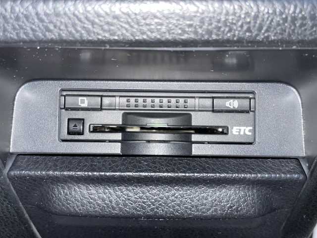 トヨタ ノア ハイブリッド Si 岩手県 2016(平28)年 9.7万km ホワイトパールクリスタルシャイン フリップダウンモニター　純正１０型ナビ　両側パワスラ　バックＣ　Ｂｌｕｅｔｏｏｔｈ　ＤＶＤ再生　フルセグ　ビルトインＥＴＣ　純正１６インチＡＷ　ＬＥＤオートハイビーム　フロントフォグ　スマートキー