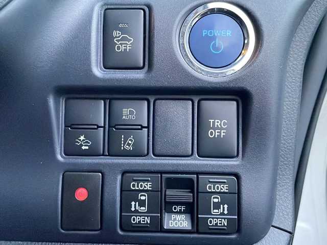 トヨタ ノア ハイブリッド Si 岩手県 2016(平28)年 9.7万km ホワイトパールクリスタルシャイン フリップダウンモニター　純正１０型ナビ　両側パワスラ　バックＣ　Ｂｌｕｅｔｏｏｔｈ　ＤＶＤ再生　フルセグ　ビルトインＥＴＣ　純正１６インチＡＷ　ＬＥＤオートハイビーム　フロントフォグ　スマートキー