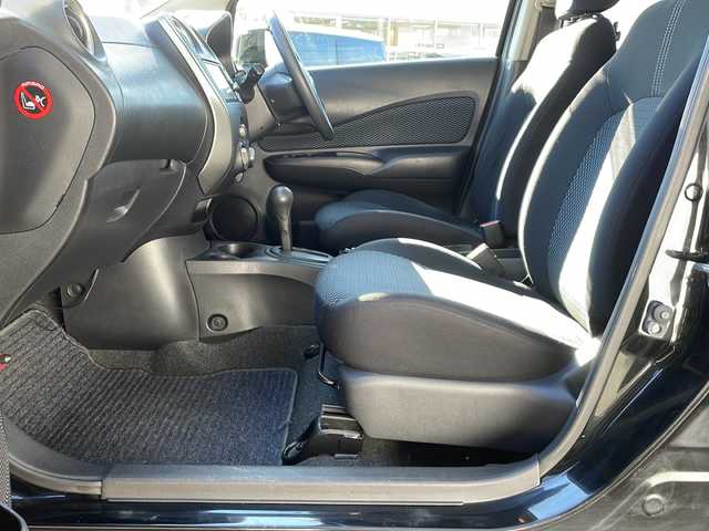 日産 ノート X 長野県 2012(平24)年 11.3万km スーパーブラック 純正メモリナビ/社外14インチアルミ/アイドリングストップ/プッシュスタート/ホイール付き夏タイヤ積込