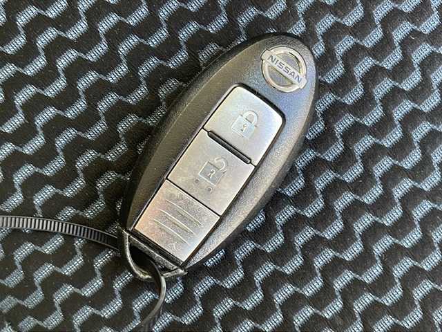 日産 ノート X 長野県 2012(平24)年 11.3万km スーパーブラック 純正メモリナビ/社外14インチアルミ/アイドリングストップ/プッシュスタート/ホイール付き夏タイヤ積込