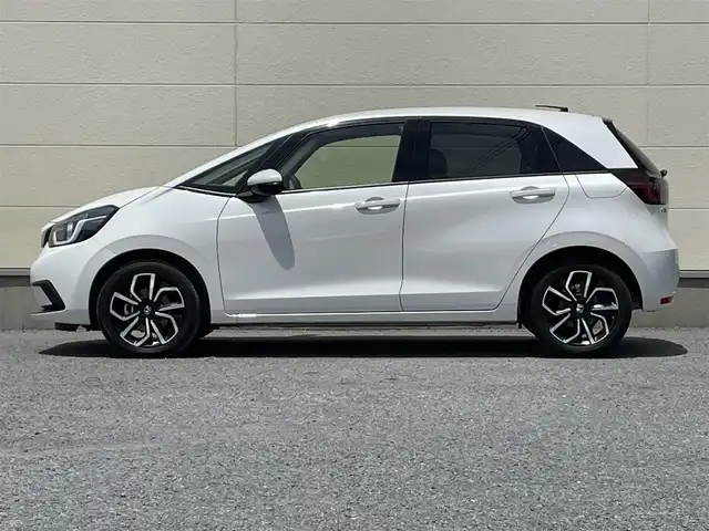 ホンダ フィット e:HEVベーシック 茨城県 2021(令3)年 2.9万km 白 社外ナビ７インチ/ワンセグテレビ/バックカメラ/クルーズコントロール/オートライト/LEDヘッドライト/カーテンエアバック/パワステ/パワーウィンドウ/横滑り防止/ABS/スマートキー/純正フロアマット