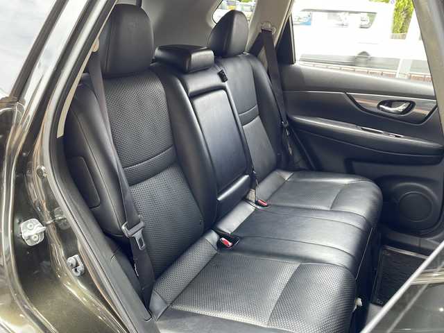 日産 エクストレイル 20Xt エマージェンシーブレーキ 静岡県 2016(平28)年 8.2万km チタニウムカーキ 純正メーカーナビ/・CD/DVD/・AUX/・USB/・FM/AM/・フルセグTV/主要装備/・アラウンドビューモニター/・アイドリングストップ/・ルーフレール/・パワーバックドア/・クルーズコントロール/・運転席＋助手席シートヒーター/・ＥＴＣ/・エマージェンシーブレーキ/・ＬＥＤヘッドライト/・横滑り防止装置