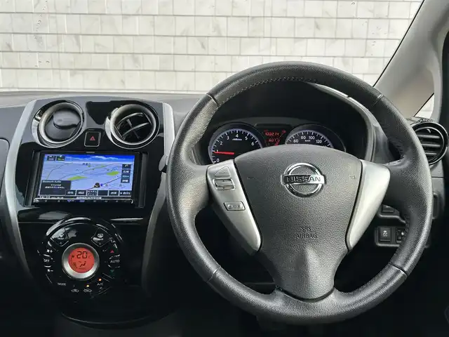 日産 ノート メダリスト X 長野県 2015(平27)年 10.1万km インペリアルアンバーP 社外ナビ/ワンセグ/スマートキー/ETC/Bluetooth/CD/DVD/純正フロアマット/衝突軽減/アイドリングストップ