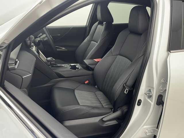 トヨタ ハリアー ハイブリッド Z 兵庫県 2023(令5)年 0.7万km プラチナホワイトパールマイカ ・ワンオーナー/・JBLプレミアムサウンド/・純正12.3型ナビ＆フルセグ＆BT＆Miracast/・パノラマミックビューモニター/・トヨタセーフティーセンス/・プリクラッシュセーフティー/・レーントレーシングアシスト/・リアクロストラフィックアラート/・パーキングサポートブレーキ/・ロードサインアシスト/・オートマチックハイビーム/・レーダークルーズコントロール/・先行車発進告知機能/・誤発進抑制機能/・クリアランスソナー/・ブラインドスポットモニター/・デジタルインナーミラー/・前後ドライブレコーダー/・ハンズフリーパワーバックドア/・ハーフレザーシート/・LEDヘッドライト/・LEDフォグランプ/・オートライト/・スマートキー/・プッシュスタート/・スペアキー/・電動パーキングブレーキ/・オートホールド/・運転席パワーシート/・ビルトインETC2.0/・ドアミラーヒーター/・nanoeX