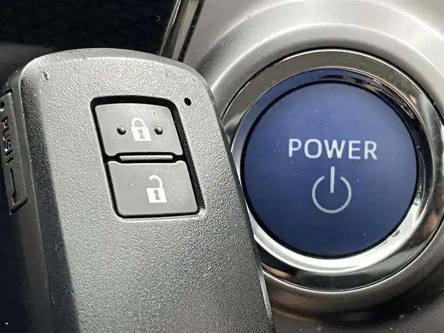 トヨタ プリウス α G 茨城県 2020(令2)年 3万km ホワイトパールクリスタルシャイン 社外ナビ/バックカメラ/ビルトインETC/衝突被害軽減ブレーキ/レーダークルーズコントロール/レーンディパーチャーアラート/オートマチックハイビーム/LEDオートヘッドライト/フォグライト/ハーフレザーシート/パワーシート/ステアリングリモコン/禁煙車