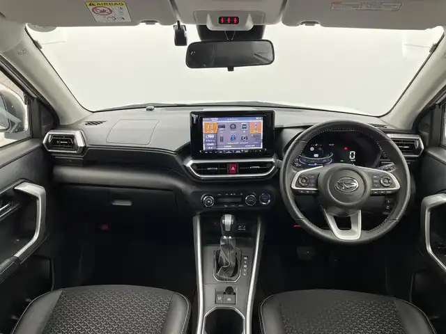 ダイハツ ロッキー プレミアム G HEV 福井県 2022(令4)年 1.9万km シャイニングホワイトパール メモリナビ機能付きディスプレイオーディオ/（CD/DVD/TV/Bluetooth/USB入力/ラジオ）/全方位カメラ/スマートアシスト/バックカメラ/アダプティブクルーズコントロール/ハーフレザーシート/シートヒーター（D＋N）/純正アルミホイール/ETC/スペアキー/プッシュスタート