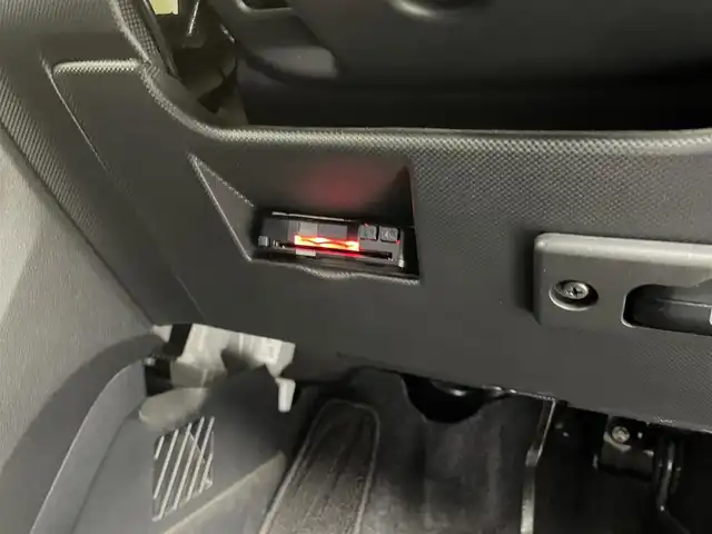 ダイハツ ロッキー プレミアム G HEV 福井県 2022(令4)年 1.9万km シャイニングホワイトパール メモリナビ機能付きディスプレイオーディオ/（CD/DVD/TV/Bluetooth/USB入力/ラジオ）/全方位カメラ/スマートアシスト/バックカメラ/アダプティブクルーズコントロール/ハーフレザーシート/シートヒーター（D＋N）/純正アルミホイール/ETC/スペアキー/プッシュスタート