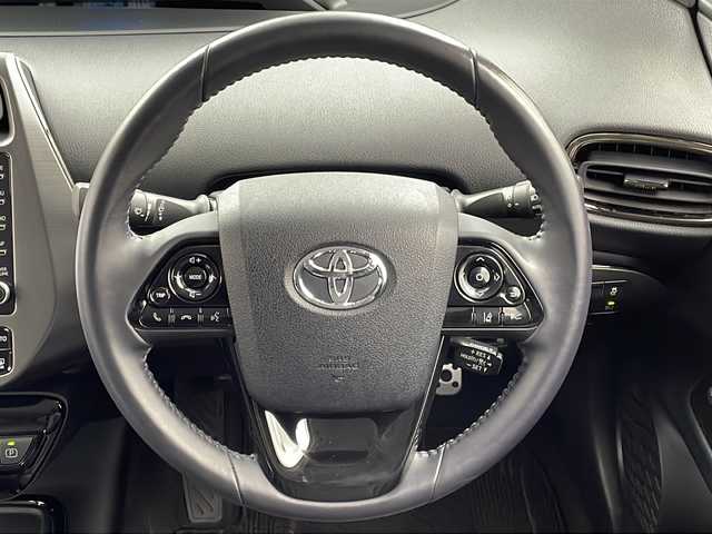 トヨタ プリウス S ツーリングセレ ブラックED 大阪府 2022(令4)年 4.9万km プレシャスブラックパール 純正9インチディスプレイオーディオ/【BT/ナビ/USB]/バックカメラ/ETC/衝突被害軽減システム/クルーズコントロール追従/レーンキープアシスト/コーナーセンサー前後/先行車発進アラーム/オートライト/LEDライト/純正17インチAW/純正フロアマット/シートヒーター/レザーシート