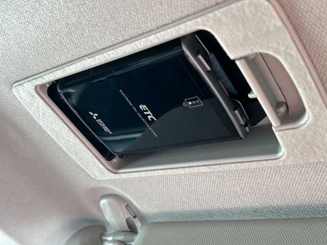 マツダ アクセラ スポーツ 15S プロアクティブ 福岡県 2019(平31)年 4.3万km スノーフレイクホワイトパールマイカ 純正ナビ/（フルセグ/FM/AM/Bluetooth/USB/CD/DVD/AUX）/アラウンドビューモニター/ETC/ブラインドスポットモニター/横滑り防止装置/レーンキープアシスト/衝突被害軽減システム/パーキングセンサー/LEDヘッドライト/フォグランプ/レーダークルーズコントロール/パドルシフト/ヘッドアップディスプレイ/ステアリングスイッチ/ヒートステアリング/D/N席シートヒーター/D席パワーシート/電動格納ミラー/ドアバイザー/スマートキー/スペアキー