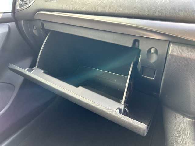 マツダ アクセラ スポーツ 15S プロアクティブ 福岡県 2019(平31)年 4.3万km スノーフレイクホワイトパールマイカ 純正ナビ/（フルセグ/FM/AM/Bluetooth/USB/CD/DVD/AUX）/アラウンドビューモニター/ETC/ブラインドスポットモニター/横滑り防止装置/レーンキープアシスト/衝突被害軽減システム/パーキングセンサー/LEDヘッドライト/フォグランプ/レーダークルーズコントロール/パドルシフト/ヘッドアップディスプレイ/ステアリングスイッチ/ヒートステアリング/D/N席シートヒーター/D席パワーシート/電動格納ミラー/ドアバイザー/スマートキー/スペアキー