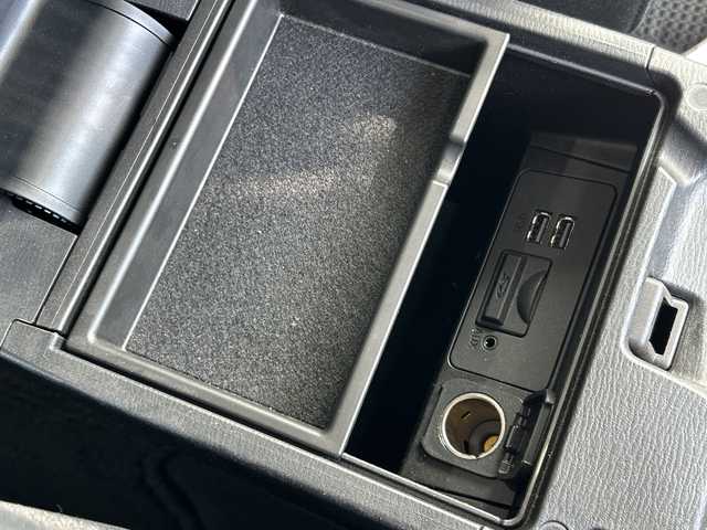 マツダ アクセラ スポーツ 15S プロアクティブ 福岡県 2019(平31)年 4.3万km スノーフレイクホワイトパールマイカ 純正ナビ/（フルセグ/FM/AM/Bluetooth/USB/CD/DVD/AUX）/アラウンドビューモニター/ETC/ブラインドスポットモニター/横滑り防止装置/レーンキープアシスト/衝突被害軽減システム/パーキングセンサー/LEDヘッドライト/フォグランプ/レーダークルーズコントロール/パドルシフト/ヘッドアップディスプレイ/ステアリングスイッチ/ヒートステアリング/D/N席シートヒーター/D席パワーシート/電動格納ミラー/ドアバイザー/スマートキー/スペアキー