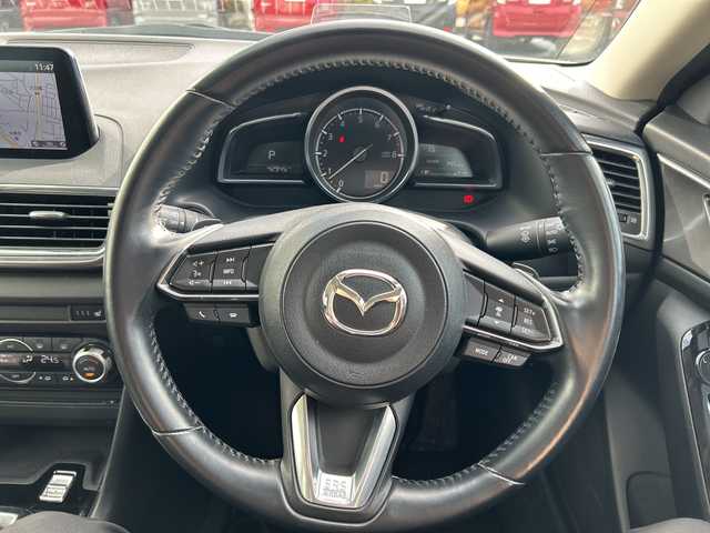 マツダ アクセラ スポーツ 15S プロアクティブ 福岡県 2019(平31)年 4.3万km スノーフレイクホワイトパールマイカ 純正ナビ/（フルセグ/FM/AM/Bluetooth/USB/CD/DVD/AUX）/アラウンドビューモニター/ETC/ブラインドスポットモニター/横滑り防止装置/レーンキープアシスト/衝突被害軽減システム/パーキングセンサー/LEDヘッドライト/フォグランプ/レーダークルーズコントロール/パドルシフト/ヘッドアップディスプレイ/ステアリングスイッチ/ヒートステアリング/D/N席シートヒーター/D席パワーシート/電動格納ミラー/ドアバイザー/スマートキー/スペアキー