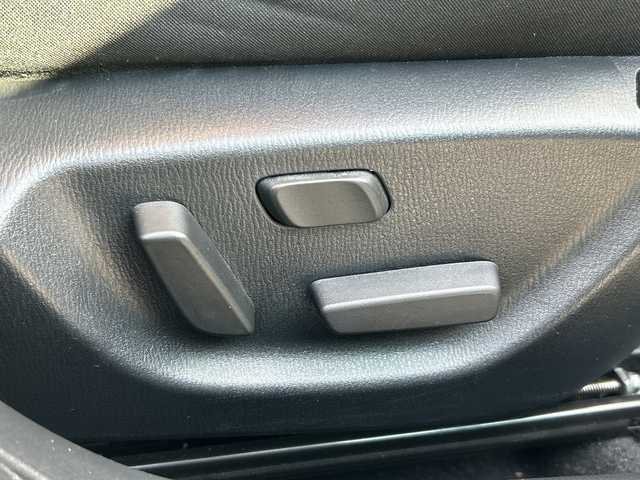 マツダ アクセラ スポーツ 15S プロアクティブ 福岡県 2019(平31)年 4.3万km スノーフレイクホワイトパールマイカ 純正ナビ/（フルセグ/FM/AM/Bluetooth/USB/CD/DVD/AUX）/アラウンドビューモニター/ETC/ブラインドスポットモニター/横滑り防止装置/レーンキープアシスト/衝突被害軽減システム/パーキングセンサー/LEDヘッドライト/フォグランプ/レーダークルーズコントロール/パドルシフト/ヘッドアップディスプレイ/ステアリングスイッチ/ヒートステアリング/D/N席シートヒーター/D席パワーシート/電動格納ミラー/ドアバイザー/スマートキー/スペアキー