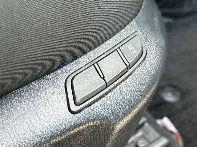 マツダ アクセラ スポーツ 15S プロアクティブ 福岡県 2019(平31)年 4.3万km スノーフレイクホワイトパールマイカ 純正ナビ/（フルセグ/FM/AM/Bluetooth/USB/CD/DVD/AUX）/アラウンドビューモニター/ETC/ブラインドスポットモニター/横滑り防止装置/レーンキープアシスト/衝突被害軽減システム/パーキングセンサー/LEDヘッドライト/フォグランプ/レーダークルーズコントロール/パドルシフト/ヘッドアップディスプレイ/ステアリングスイッチ/ヒートステアリング/D/N席シートヒーター/D席パワーシート/電動格納ミラー/ドアバイザー/スマートキー/スペアキー