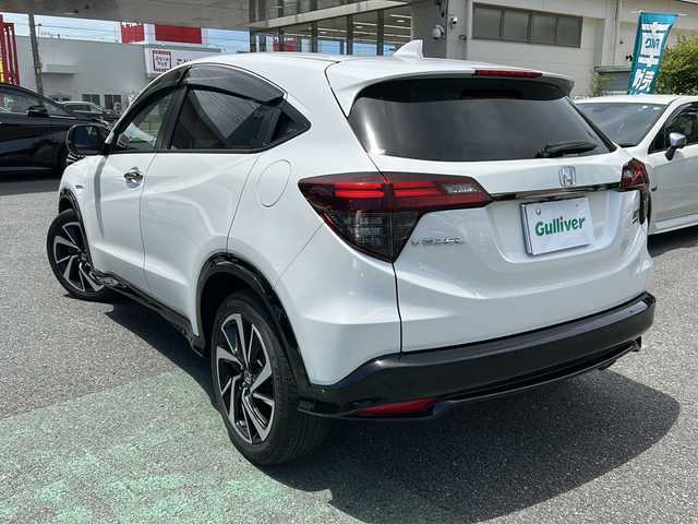 ホンダ ヴェゼル ハイブリッド RS ホンダセンシング 埼玉県 2018(平30)年 5万km プラチナホワイトパール 	ナビ装着用スペシャルパッケージ＋ETC車載器/	Honda SENSING/	前席用 i-サイドエアバッグシステム＋サイドカーテンエアバッグシステム(前席/後席対応)/	コンフォートビューパッケージ/	LEDヘッドライト/	LEDフォグライト/	コンビシート(ウルトラスエード)/	運転席＆助手席シートヒーター/	18インチアルミホイール/　　 ハーフレザーシート/     DVD再生機能/　　 フルセグ/　　 バックカメラ/      クルーズコントロール（追従走行）