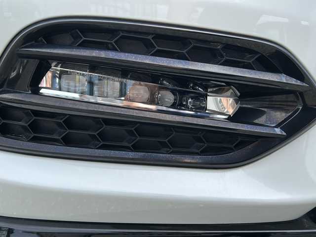 ホンダ ヴェゼル ハイブリッド RS ホンダセンシング 埼玉県 2018(平30)年 5万km プラチナホワイトパール 	ナビ装着用スペシャルパッケージ＋ETC車載器/	Honda SENSING/	前席用 i-サイドエアバッグシステム＋サイドカーテンエアバッグシステム(前席/後席対応)/	コンフォートビューパッケージ/	LEDヘッドライト/	LEDフォグライト/	コンビシート(ウルトラスエード)/	運転席＆助手席シートヒーター/	18インチアルミホイール/　　 ハーフレザーシート/     DVD再生機能/　　 フルセグ/　　 バックカメラ/      クルーズコントロール（追従走行）