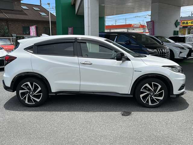 ホンダ ヴェゼル ハイブリッド RS ホンダセンシング 埼玉県 2018(平30)年 5万km プラチナホワイトパール 	ナビ装着用スペシャルパッケージ＋ETC車載器/	Honda SENSING/	前席用 i-サイドエアバッグシステム＋サイドカーテンエアバッグシステム(前席/後席対応)/	コンフォートビューパッケージ/	LEDヘッドライト/	LEDフォグライト/	コンビシート(ウルトラスエード)/	運転席＆助手席シートヒーター/	18インチアルミホイール/　　 ハーフレザーシート/     DVD再生機能/　　 フルセグ/　　 バックカメラ/      クルーズコントロール（追従走行）