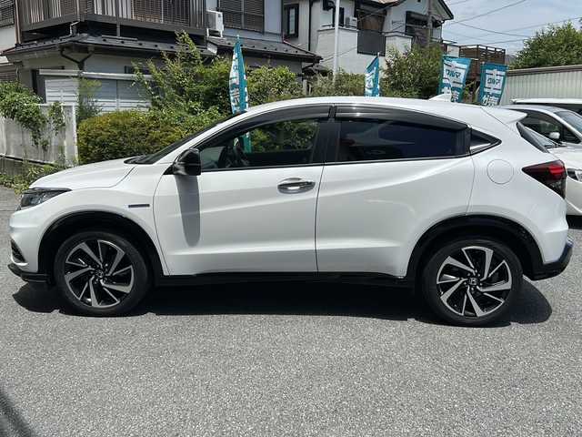 ホンダ ヴェゼル ハイブリッド RS ホンダセンシング 埼玉県 2018(平30)年 5万km プラチナホワイトパール 	ナビ装着用スペシャルパッケージ＋ETC車載器/	Honda SENSING/	前席用 i-サイドエアバッグシステム＋サイドカーテンエアバッグシステム(前席/後席対応)/	コンフォートビューパッケージ/	LEDヘッドライト/	LEDフォグライト/	コンビシート(ウルトラスエード)/	運転席＆助手席シートヒーター/	18インチアルミホイール/　　 ハーフレザーシート/     DVD再生機能/　　 フルセグ/　　 バックカメラ/      クルーズコントロール（追従走行）