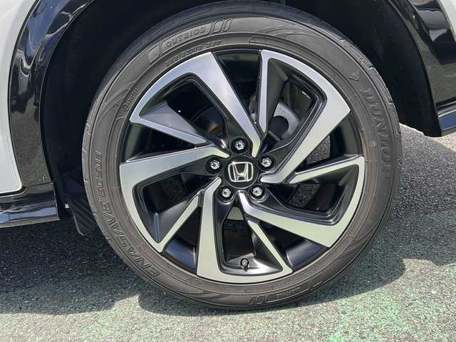 ホンダ ヴェゼル ハイブリッド RS ホンダセンシング 埼玉県 2018(平30)年 5万km プラチナホワイトパール 	ナビ装着用スペシャルパッケージ＋ETC車載器/	Honda SENSING/	前席用 i-サイドエアバッグシステム＋サイドカーテンエアバッグシステム(前席/後席対応)/	コンフォートビューパッケージ/	LEDヘッドライト/	LEDフォグライト/	コンビシート(ウルトラスエード)/	運転席＆助手席シートヒーター/	18インチアルミホイール/　　 ハーフレザーシート/     DVD再生機能/　　 フルセグ/　　 バックカメラ/      クルーズコントロール（追従走行）