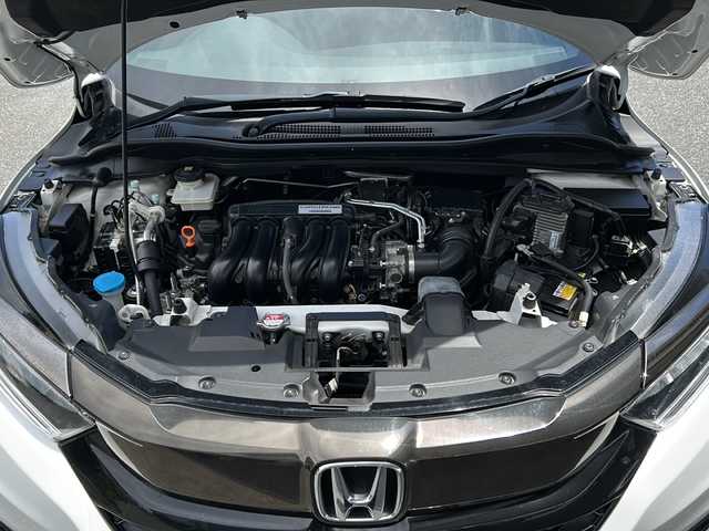 ホンダ ヴェゼル ハイブリッド RS ホンダセンシング 埼玉県 2018(平30)年 5万km プラチナホワイトパール 	ナビ装着用スペシャルパッケージ＋ETC車載器/	Honda SENSING/	前席用 i-サイドエアバッグシステム＋サイドカーテンエアバッグシステム(前席/後席対応)/	コンフォートビューパッケージ/	LEDヘッドライト/	LEDフォグライト/	コンビシート(ウルトラスエード)/	運転席＆助手席シートヒーター/	18インチアルミホイール/　　 ハーフレザーシート/     DVD再生機能/　　 フルセグ/　　 バックカメラ/      クルーズコントロール（追従走行）