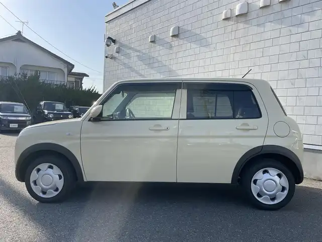 スズキ ラパン L 山形県 2020(令2)年 0.3万km シフォンアイボリーM 禁煙車/社外オーディオ/・AM/FM/CD/AUX/アイドリングストップ/コーナーセンサー/衝突被害軽減ブレーキ/車線逸脱警報/横滑り防止装置/盗難防止装置/ハロゲンヘッドライト/オートライト/ドライブレコーダー/シートヒーター（D席）/プッシュスタート/スペアキー×1/フロアマット/ドアバイザー/保証書/取扱説明書