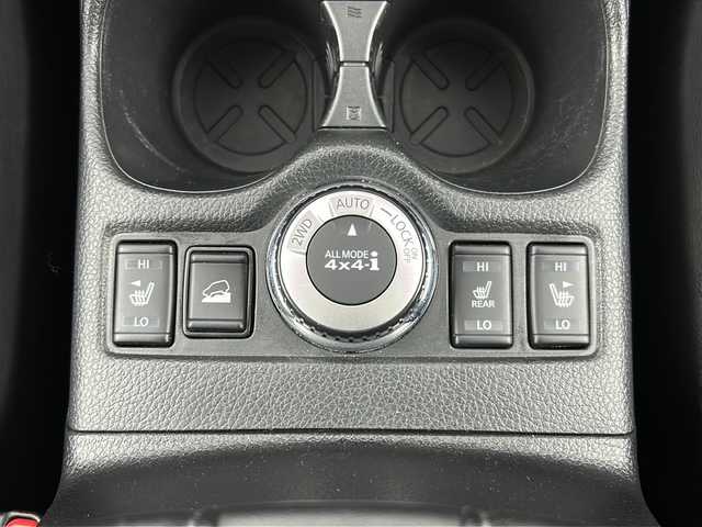 日産 エクストレイル ハイブリッド 20X エクストリーマーX 愛知県 2017(平29)年 6.2万km ブリリアントホワイトパール 純正９インチナビ(MM51D-2)　/フルセグ/Ｂｌｕｅｔｏｏｔｈ/ＣＤ/ＤＶＤ　/全方位カメラ　/ドライブレコーダー　/デジタルインナーミラー/ビルトインＥＴＣ　/衝突軽減ブレーキ　/レーンキープアシスト　/レーダークルーズコントロール　/カプロンシート/シートヒーター/スマートキー/スペアキー/パワーバックドア/LEDヘッドライト/オートライト/オートハイビーム/フォグランプ/純正アルミホイール/純正フロアマット