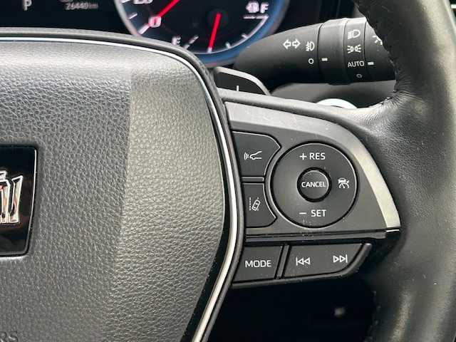 トヨタ クラウン ハイブリッド RS アドバンス 三重県 2018(平30)年 2.7万km ホワイトパールクリスタルシャイン 純正HDDナビ（AM・FM・フルセグ・BT・CD・DVD）/トヨタセーフティセンス/・レーントレーシングアシスト/・レーダークルーズコントロール/・プリクラッシュセーフティ/・アダプティブハイビーム/・先行車発進告知機能/ブラインドスポットモニター/デジタルインナーミラー/ヘッドアップディスプレイ/パノラミックビューモニター/3眼LEDヘッドランプ/スマートエントリー/スタートシステム/MTモード付AT/ETC2.0/ドライブレコーダー（前方）/取扱説明書/保証書/スペアキー有り（2本）