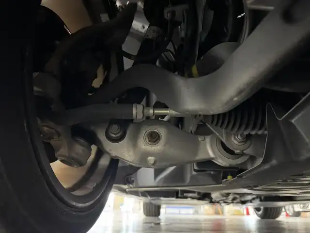 トヨタ クラウン ハイブリッド RS アドバンス 三重県 2018(平30)年 2.7万km ホワイトパールクリスタルシャイン ハイブリッド/FR/MTモード付フロアCVT/純正 8インチナビ/（AM/FM/CD/DVD/Blu-ray/SDREC/SD/USB/Bluetooth/Miracast/AUX/TV）/【OP】パノラミックビューモニター*1/ドライブレコーダー 前方/ビルトイン ETC/Toyota Safety Sense/・プリクラッシュセーフティ/・レーントレーシングアシスト/・レーダークルコン/・ロードサインアシスト/・アダプティブハイビームシステム/・ブラインドスポットモニター＋リヤクロストラフィックアラート/・インテリジェントクリアランスソナー［パーキングサポートブレーキ（静止物）］/・インテリジェント パーキングアシスト2（巻き込み警報機能付）*1/・リヤカメラディテクション［RCD］/・【OP】ITS Connect/など/装備/・【OP】デジタルインナーミラー/・シートヒーター（D/N）/・パワーシート（Dメモリー付8way＋ランバーサポート/N4way）/・パドルシフト/・雨滴感応式フロントワイパー/・AC100Vコンセント（100W）/・3眼LEDヘッドランプ（シーケンシャルターンランプ付）/・オートライト/・左右独立オートエアコン/など/*…セットでメーカーOP