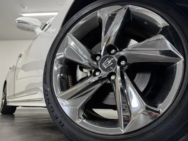 トヨタ クラウン ハイブリッド RS アドバンス 三重県 2018(平30)年 2.7万km ホワイトパールクリスタルシャイン ハイブリッド/FR/MTモード付フロアCVT/純正 8インチナビ/（AM/FM/CD/DVD/Blu-ray/SDREC/SD/USB/Bluetooth/Miracast/AUX/TV）/【OP】パノラミックビューモニター*1/ドライブレコーダー 前方/ビルトイン ETC/Toyota Safety Sense/・プリクラッシュセーフティ/・レーントレーシングアシスト/・レーダークルコン/・ロードサインアシスト/・アダプティブハイビームシステム/・ブラインドスポットモニター＋リヤクロストラフィックアラート/・インテリジェントクリアランスソナー［パーキングサポートブレーキ（静止物）］/・インテリジェント パーキングアシスト2（巻き込み警報機能付）*1/・リヤカメラディテクション［RCD］/・【OP】ITS Connect/など/装備/・【OP】デジタルインナーミラー/・シートヒーター（D/N）/・パワーシート（Dメモリー付8way＋ランバーサポート/N4way）/・パドルシフト/・雨滴感応式フロントワイパー/・AC100Vコンセント（100W）/・3眼LEDヘッドランプ（シーケンシャルターンランプ付）/・オートライト/・左右独立オートエアコン/など/*…セットでメーカーOP