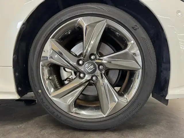 トヨタ クラウン ハイブリッド RS アドバンス 三重県 2018(平30)年 2.7万km ホワイトパールクリスタルシャイン ハイブリッド/FR/MTモード付フロアCVT/純正 8インチナビ/（AM/FM/CD/DVD/Blu-ray/SDREC/SD/USB/Bluetooth/Miracast/AUX/TV）/【OP】パノラミックビューモニター*1/ドライブレコーダー 前方/ビルトイン ETC/Toyota Safety Sense/・プリクラッシュセーフティ/・レーントレーシングアシスト/・レーダークルコン/・ロードサインアシスト/・アダプティブハイビームシステム/・ブラインドスポットモニター＋リヤクロストラフィックアラート/・インテリジェントクリアランスソナー［パーキングサポートブレーキ（静止物）］/・インテリジェント パーキングアシスト2（巻き込み警報機能付）*1/・リヤカメラディテクション［RCD］/・【OP】ITS Connect/など/装備/・【OP】デジタルインナーミラー/・シートヒーター（D/N）/・パワーシート（Dメモリー付8way＋ランバーサポート/N4way）/・パドルシフト/・雨滴感応式フロントワイパー/・AC100Vコンセント（100W）/・3眼LEDヘッドランプ（シーケンシャルターンランプ付）/・オートライト/・左右独立オートエアコン/など/*…セットでメーカーOP