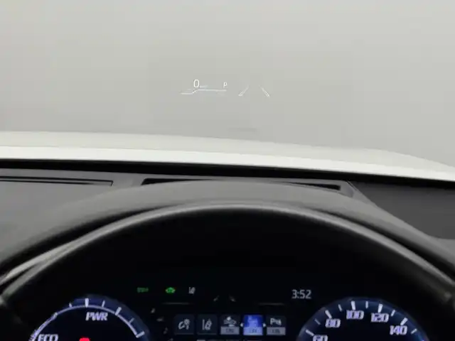 トヨタ クラウン ハイブリッド RS アドバンス 三重県 2018(平30)年 2.7万km ホワイトパールクリスタルシャイン ハイブリッド/FR/MTモード付フロアCVT/純正 8インチナビ/（AM/FM/CD/DVD/Blu-ray/SDREC/SD/USB/Bluetooth/Miracast/AUX/TV）/【OP】パノラミックビューモニター*1/ドライブレコーダー 前方/ビルトイン ETC/Toyota Safety Sense/・プリクラッシュセーフティ/・レーントレーシングアシスト/・レーダークルコン/・ロードサインアシスト/・アダプティブハイビームシステム/・ブラインドスポットモニター＋リヤクロストラフィックアラート/・インテリジェントクリアランスソナー［パーキングサポートブレーキ（静止物）］/・インテリジェント パーキングアシスト2（巻き込み警報機能付）*1/・リヤカメラディテクション［RCD］/・【OP】ITS Connect/など/装備/・【OP】デジタルインナーミラー/・シートヒーター（D/N）/・パワーシート（Dメモリー付8way＋ランバーサポート/N4way）/・パドルシフト/・雨滴感応式フロントワイパー/・AC100Vコンセント（100W）/・3眼LEDヘッドランプ（シーケンシャルターンランプ付）/・オートライト/・左右独立オートエアコン/など/*…セットでメーカーOP