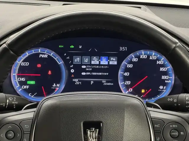 トヨタ クラウン ハイブリッド RS アドバンス 三重県 2018(平30)年 2.7万km ホワイトパールクリスタルシャイン ハイブリッド/FR/MTモード付フロアCVT/純正 8インチナビ/（AM/FM/CD/DVD/Blu-ray/SDREC/SD/USB/Bluetooth/Miracast/AUX/TV）/【OP】パノラミックビューモニター*1/ドライブレコーダー 前方/ビルトイン ETC/Toyota Safety Sense/・プリクラッシュセーフティ/・レーントレーシングアシスト/・レーダークルコン/・ロードサインアシスト/・アダプティブハイビームシステム/・ブラインドスポットモニター＋リヤクロストラフィックアラート/・インテリジェントクリアランスソナー［パーキングサポートブレーキ（静止物）］/・インテリジェント パーキングアシスト2（巻き込み警報機能付）*1/・リヤカメラディテクション［RCD］/・【OP】ITS Connect/など/装備/・【OP】デジタルインナーミラー/・シートヒーター（D/N）/・パワーシート（Dメモリー付8way＋ランバーサポート/N4way）/・パドルシフト/・雨滴感応式フロントワイパー/・AC100Vコンセント（100W）/・3眼LEDヘッドランプ（シーケンシャルターンランプ付）/・オートライト/・左右独立オートエアコン/など/*…セットでメーカーOP