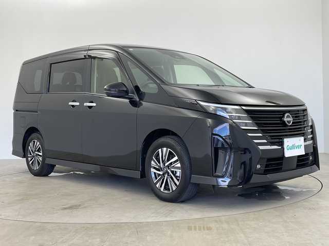 日産 セレナ e－パワー ハイウェイスター V 鹿児島県 2023(令5)年 0.8万km ダイヤモンドブラック 純正12.3インチナビ/（BT/フルセグTV）/プロパイロット/フリップダウンモニター/エマージェンシーブレーキ/ワイヤレス充電/デジタルインナーミラー/オートライト/オートマチックハイビーム/アラウンドビューモニター/ブラインドスポットモニター/両側パワースライドドア/電動パーキングブレーキ/オートホールド機能/スマートキー/プッシュスタート