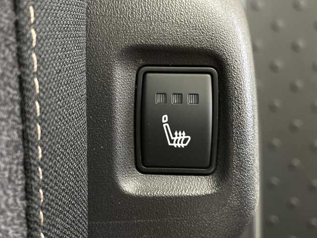 日産 セレナ e－パワー ハイウェイスター V 鹿児島県 2023(令5)年 0.8万km ダイヤモンドブラック 純正12.3インチナビ/（BT/フルセグTV）/プロパイロット/フリップダウンモニター/エマージェンシーブレーキ/ワイヤレス充電/デジタルインナーミラー/オートライト/オートマチックハイビーム/アラウンドビューモニター/ブラインドスポットモニター/両側パワースライドドア/電動パーキングブレーキ/オートホールド機能/スマートキー/プッシュスタート