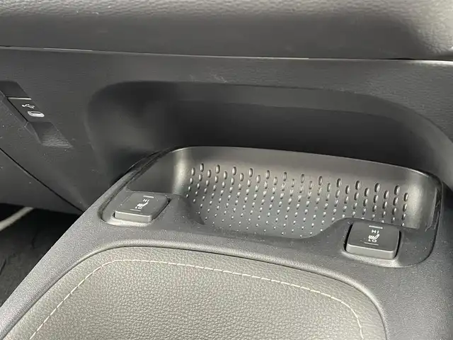 トヨタ カローラツーリング ハイブリッド ダブルバイビー 道南・函館 2023(令5)年 1.1万km プラチナホワイトパールマイカ /純正メモリナビ//フルセグＴＶ//バックカメラ//クルーズコントロール//ブラインドスポットモニター//レーンキープアシスト//コーナーセンサー//衝突軽減ブレーキ//オートハイビーム//オートライト//シートヒーター//ステアリングヒーター//フロアマット//ETC2.0//スペアキー//スマートキー