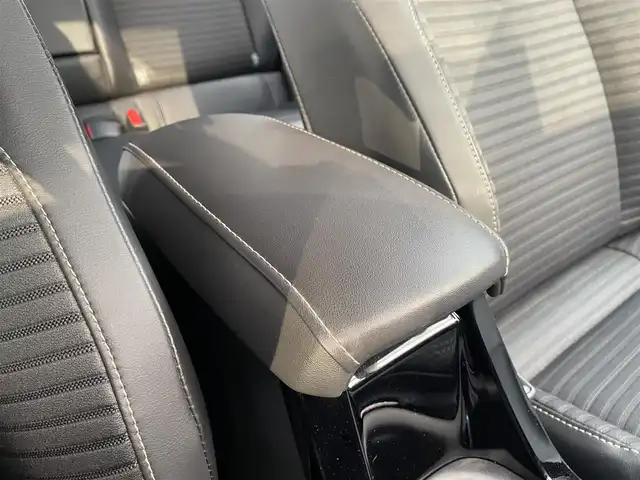 トヨタ カローラツーリング ハイブリッド ダブルバイビー 道南・函館 2023(令5)年 1.1万km プラチナホワイトパールマイカ /純正メモリナビ//フルセグＴＶ//バックカメラ//クルーズコントロール//ブラインドスポットモニター//レーンキープアシスト//コーナーセンサー//衝突軽減ブレーキ//オートハイビーム//オートライト//シートヒーター//ステアリングヒーター//フロアマット//ETC2.0//スペアキー//スマートキー