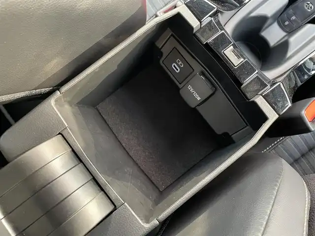 トヨタ カローラツーリング ハイブリッド ダブルバイビー 道南・函館 2023(令5)年 1.1万km プラチナホワイトパールマイカ /純正メモリナビ//フルセグＴＶ//バックカメラ//クルーズコントロール//ブラインドスポットモニター//レーンキープアシスト//コーナーセンサー//衝突軽減ブレーキ//オートハイビーム//オートライト//シートヒーター//ステアリングヒーター//フロアマット//ETC2.0//スペアキー//スマートキー