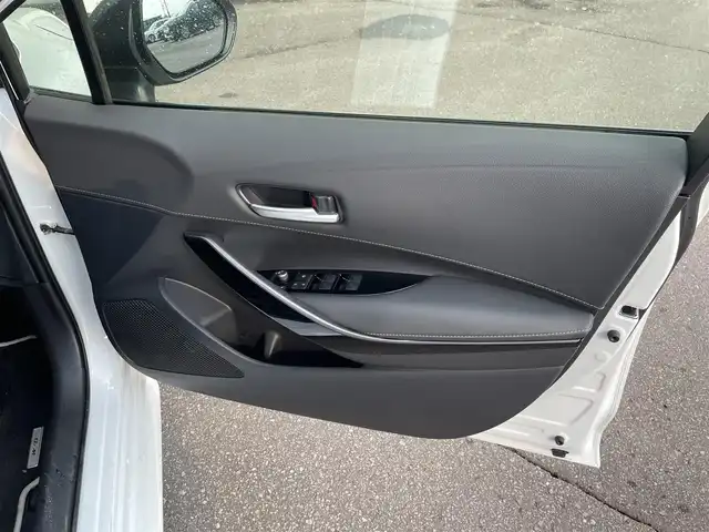 トヨタ カローラツーリング ハイブリッド ダブルバイビー 道南・函館 2023(令5)年 1.1万km プラチナホワイトパールマイカ /純正メモリナビ//フルセグＴＶ//バックカメラ//クルーズコントロール//ブラインドスポットモニター//レーンキープアシスト//コーナーセンサー//衝突軽減ブレーキ//オートハイビーム//オートライト//シートヒーター//ステアリングヒーター//フロアマット//ETC2.0//スペアキー//スマートキー