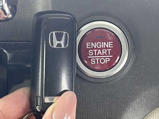 ホンダ Ｎ ＯＮＥ G Aパッケージ 広島県 2014(平26)年 2.5万km プレミアムホワイトパール 純正ナビ　/バックカメラ　/ＥＴＣ　/衝突軽減ブレーキ　/レーンキープアシスト　/踏み間違い防止　/スマートキー　　/アイドリングストップ　/Ｂｌｕｅｔｏｏｔｈ　/ＤＶＤ　/ＴＶ　/オートライト　/カーテンエアバック　/ＡＢＳ/純正14インチアルミホイールキャップ(155/65/R14)