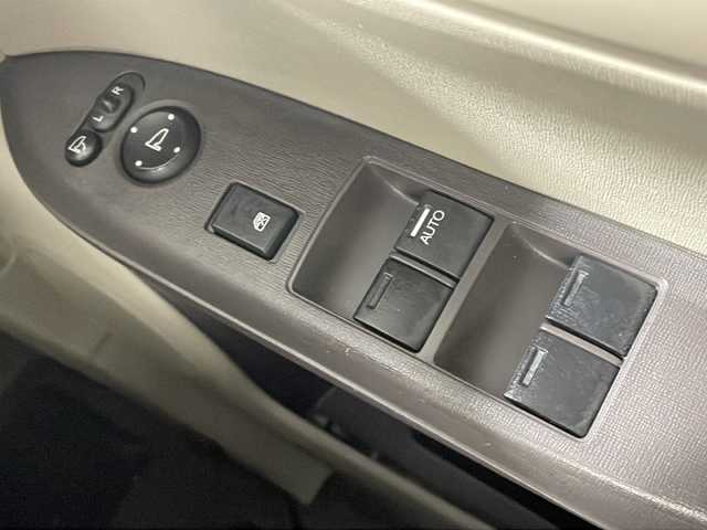 ホンダ Ｎ ＯＮＥ G Aパッケージ 広島県 2014(平26)年 2.5万km プレミアムホワイトパール 純正ナビ　/バックカメラ　/ＥＴＣ　/衝突軽減ブレーキ　/レーンキープアシスト　/踏み間違い防止　/スマートキー　　/アイドリングストップ　/Ｂｌｕｅｔｏｏｔｈ　/ＤＶＤ　/ＴＶ　/オートライト　/カーテンエアバック　/ＡＢＳ/純正14インチアルミホイールキャップ(155/65/R14)