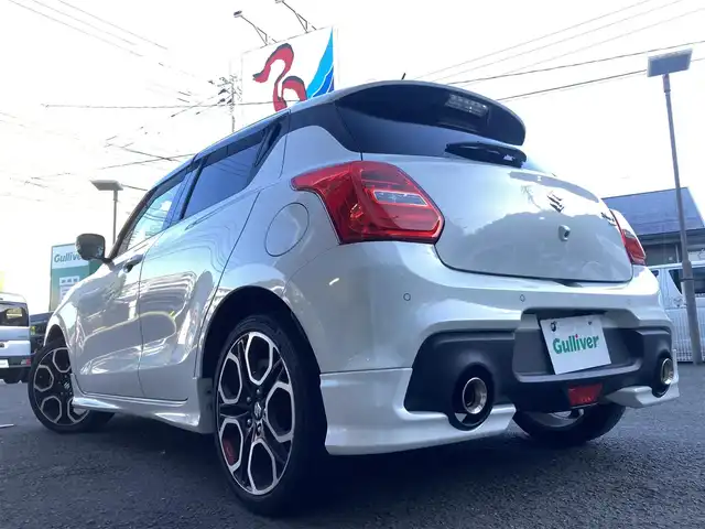 スズキ スイフト スポーツ 長崎県 2022(令4)年 5.7万km ピュアホワイトP 登録時56152km/純正ナビ/・TV/・Bluetoothaudio/・DVD/バックカメラ/全方位カメラ/ビルトインETC/純正フロント、リア、サイドアンダーガーニッシュ/レーダークルーズコントロール/ドライブレコーダー/D席シートヒーター/ブラインドスポットモニター