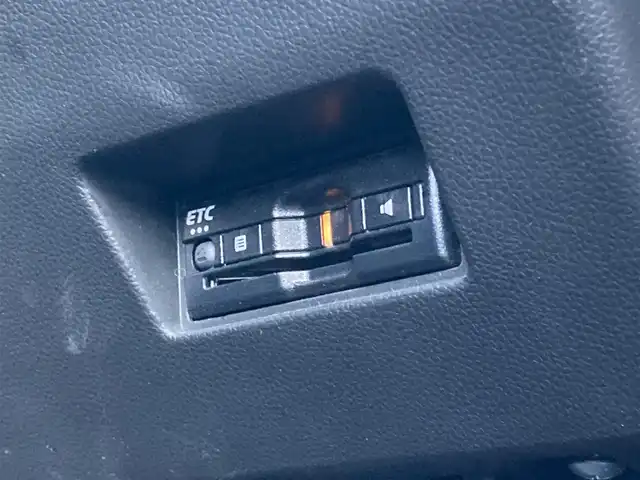 スズキ スイフト スポーツ 長崎県 2022(令4)年 5.7万km ピュアホワイトP 登録時56152km/純正ナビ/・TV/・Bluetoothaudio/・DVD/バックカメラ/全方位カメラ/ビルトインETC/純正フロント、リア、サイドアンダーガーニッシュ/レーダークルーズコントロール/ドライブレコーダー/D席シートヒーター/ブラインドスポットモニター