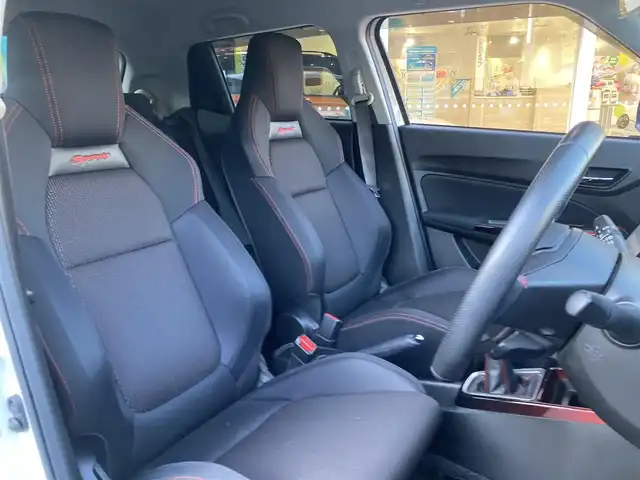 スズキ スイフト スポーツ 長崎県 2022(令4)年 5.7万km ピュアホワイトP 登録時56152km/純正ナビ/・TV/・Bluetoothaudio/・DVD/バックカメラ/全方位カメラ/ビルトインETC/純正フロント、リア、サイドアンダーガーニッシュ/レーダークルーズコントロール/ドライブレコーダー/D席シートヒーター/ブラインドスポットモニター