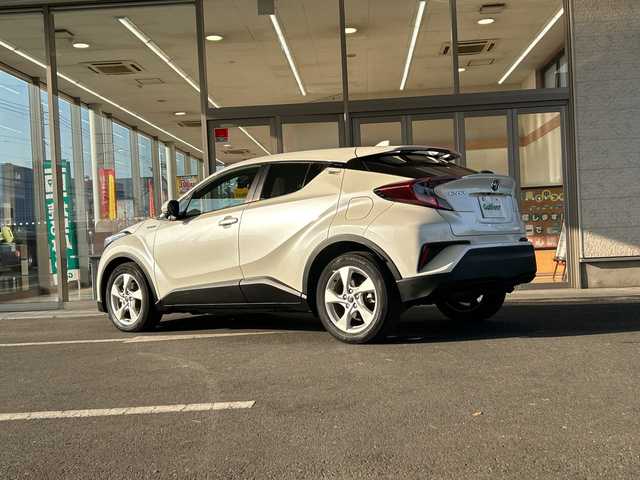 トヨタ Ｃ－ＨＲ S LEDパッケージ 埼玉県 2019(令1)年 5.4万km ホワイトパールクリスタルシャイン S　LEDパッケージ/メモリナビ/ワンセグTV/Bluetooth/バックカメラ/ドライブレコーダー前後/ウィンカーミラー/クルーズコントロール/プッシュスタート/ETC/レーンキープアシスト/純正17インチアルミホイール/本革巻きステアリング/電動パーキング/ブレーキホールド