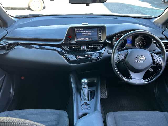 トヨタ Ｃ－ＨＲ S LEDパッケージ 埼玉県 2019(令1)年 5.4万km ホワイトパールクリスタルシャイン S　LEDパッケージ/メモリナビ/ワンセグTV/Bluetooth/バックカメラ/ドライブレコーダー前後/ウィンカーミラー/クルーズコントロール/プッシュスタート/ETC/レーンキープアシスト/純正17インチアルミホイール/本革巻きステアリング/電動パーキング/ブレーキホールド