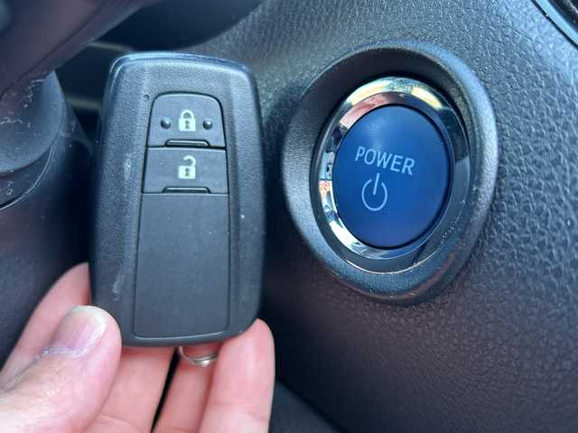 トヨタ Ｃ－ＨＲ S LEDパッケージ 埼玉県 2019(令1)年 5.4万km ホワイトパールクリスタルシャイン S　LEDパッケージ/メモリナビ/ワンセグTV/Bluetooth/バックカメラ/ドライブレコーダー前後/ウィンカーミラー/クルーズコントロール/プッシュスタート/ETC/レーンキープアシスト/純正17インチアルミホイール/本革巻きステアリング/電動パーキング/ブレーキホールド