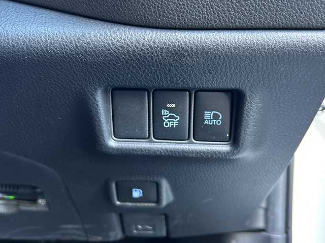 トヨタ Ｃ－ＨＲ S LEDパッケージ 埼玉県 2019(令1)年 5.4万km ホワイトパールクリスタルシャイン S　LEDパッケージ/メモリナビ/ワンセグTV/Bluetooth/バックカメラ/ドライブレコーダー前後/ウィンカーミラー/クルーズコントロール/プッシュスタート/ETC/レーンキープアシスト/純正17インチアルミホイール/本革巻きステアリング/電動パーキング/ブレーキホールド