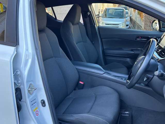 トヨタ Ｃ－ＨＲ S LEDパッケージ 埼玉県 2019(令1)年 5.4万km ホワイトパールクリスタルシャイン S　LEDパッケージ/メモリナビ/ワンセグTV/Bluetooth/バックカメラ/ドライブレコーダー前後/ウィンカーミラー/クルーズコントロール/プッシュスタート/ETC/レーンキープアシスト/純正17インチアルミホイール/本革巻きステアリング/電動パーキング/ブレーキホールド