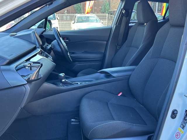 トヨタ Ｃ－ＨＲ S LEDパッケージ 埼玉県 2019(令1)年 5.4万km ホワイトパールクリスタルシャイン S　LEDパッケージ/メモリナビ/ワンセグTV/Bluetooth/バックカメラ/ドライブレコーダー前後/ウィンカーミラー/クルーズコントロール/プッシュスタート/ETC/レーンキープアシスト/純正17インチアルミホイール/本革巻きステアリング/電動パーキング/ブレーキホールド